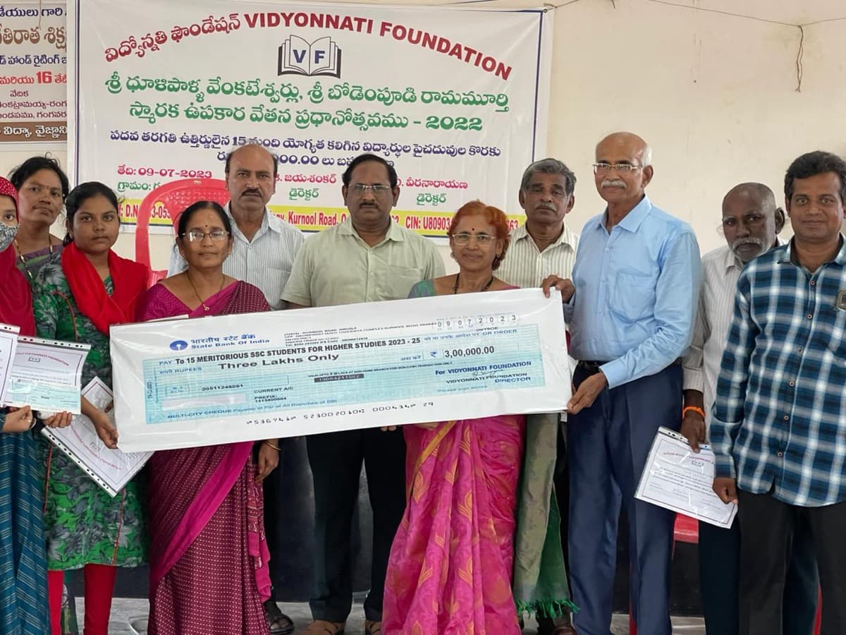 Cheque presentation for Rs. 3 Lakhs to 15 meritorious students, 2022