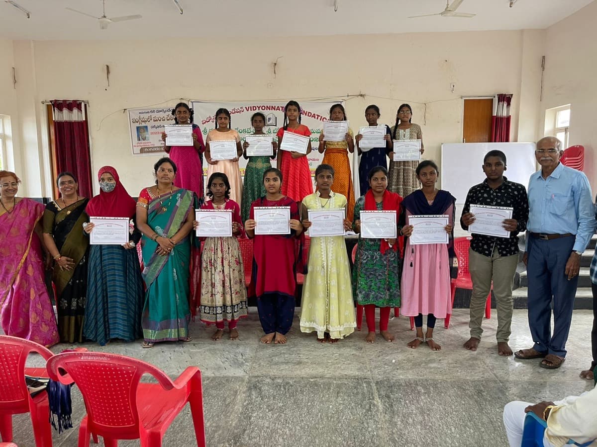 Selected scholars with certificates at 2023 ceremony